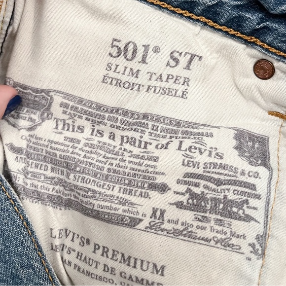 👖 Levi’s 501 Slim Taper Mid-rise Jeans (Medium Wash) 👖 - Picture 4 of 9